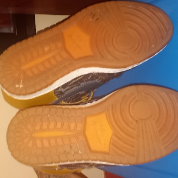 Nikes - Picture 6 of 6